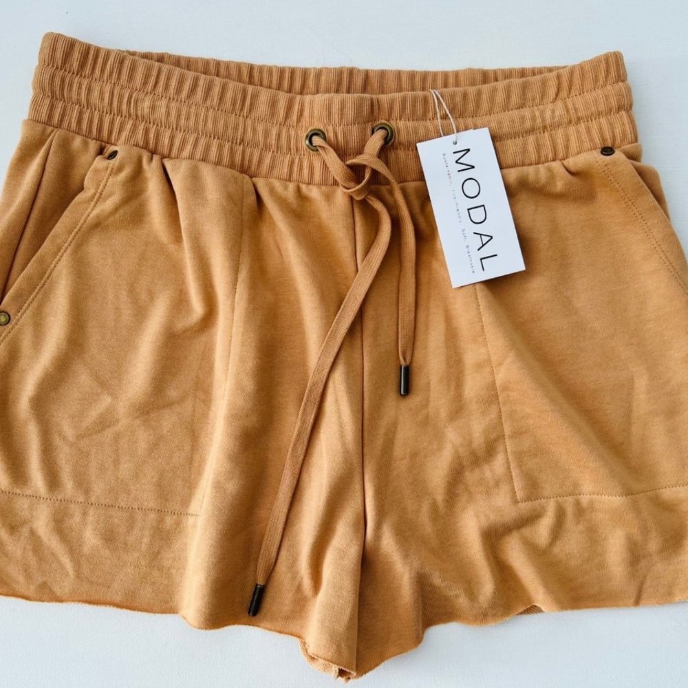 ELIE. by Elie Tahari Shorts in Caramel
